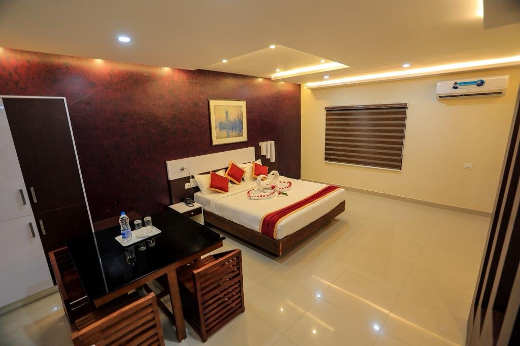 Issacs Hotel Regency Rooms